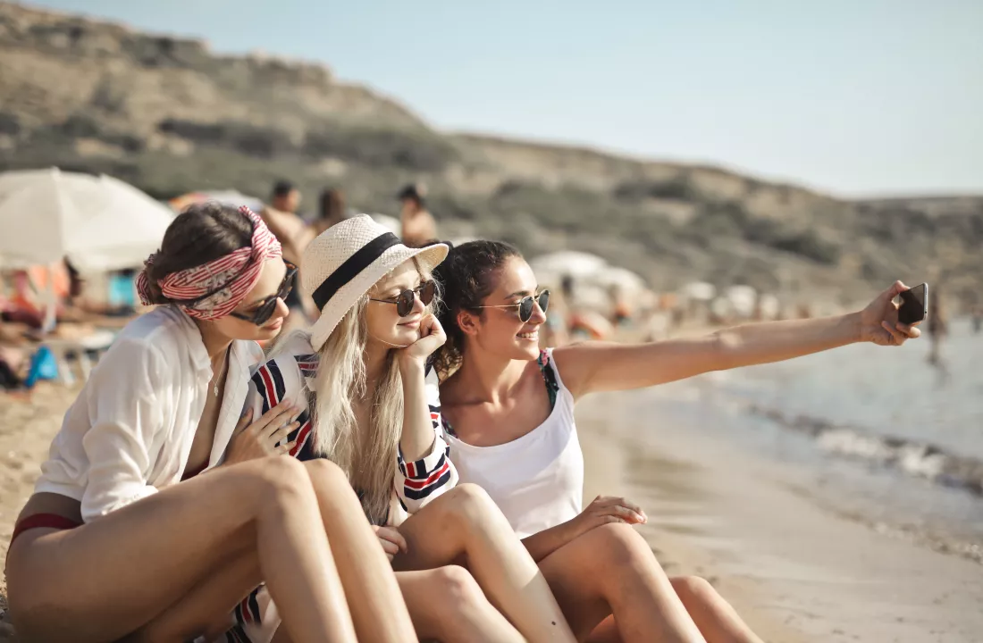 three-girls-beach-take-selfie
