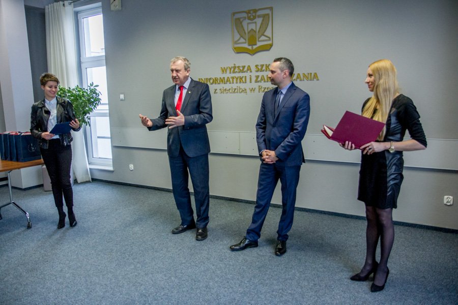 Stypendia ministra za wybitne osiągnięcia w roku akademickim 2015-2016 wręczone 12